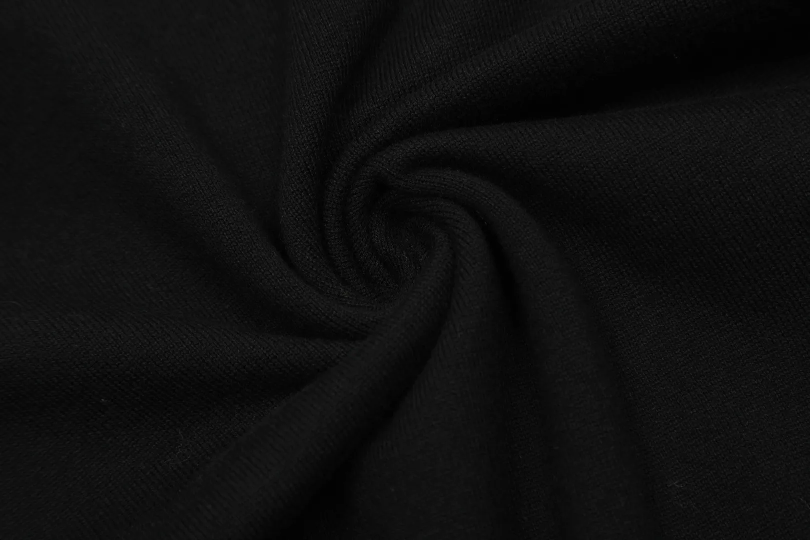 🅿️156 "Top quality" Style number: DS008# (not off the shelves all year round) [Ralph Lauren round neck solid color pony embroidered logo knitted short sleeves] ✅Ralph Lauren classic basic versatile knitted short sleeves for all seasons ✅Main supplier platform live broadcast Wholesale entity Replenish if out of stock Not off the shelf ✅ZP quality 1:1 version Scan the code to enter the GF website Counter quality ✅Detailed quality is the only one in Guangzhou Imported quality cotton yarn, focusing on high-end, cost-effective, good quality needless to say ✅The version is restored to the original version, loose, comfortable and stress-free, simple is high-end, classic is timeless ✅The upper body is simple and easy to match, a must-have for goddess ootd. Good-looking clothes are never picky. A must-have in the goddess' wardrobe. Size: S-XL Color: Army green, off-white, black, light pink, khaki, navy, light blue, mint green